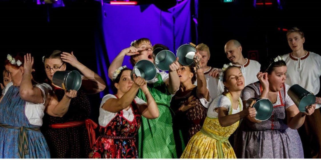 Fyyrkantin Mylläkkä esiintymässä Folklandia-risteilyllä 2018.
Valokuvaaja: Timo Hukkanen Fyyrkantin Mylläkkä esiintymässä Folklandia-risteilyllä 2018.